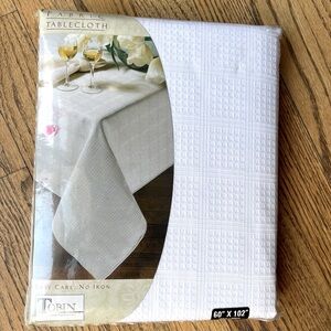 NWT Tobin White Fabric Textured Tablecloth 60” x 102” No Iron